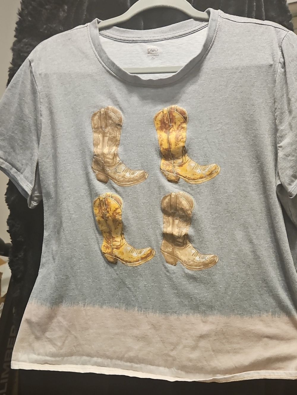 Light Gray Graphic Tee with Yellow Boot Motif